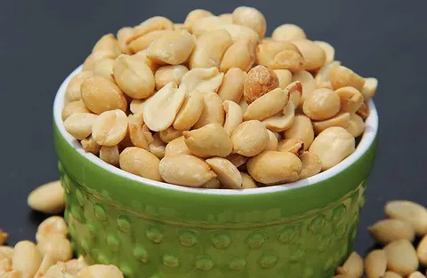 تصویر 1 از بادام زمینی زعفرانی در وزن‌ های مختلف برای فروش عمده
